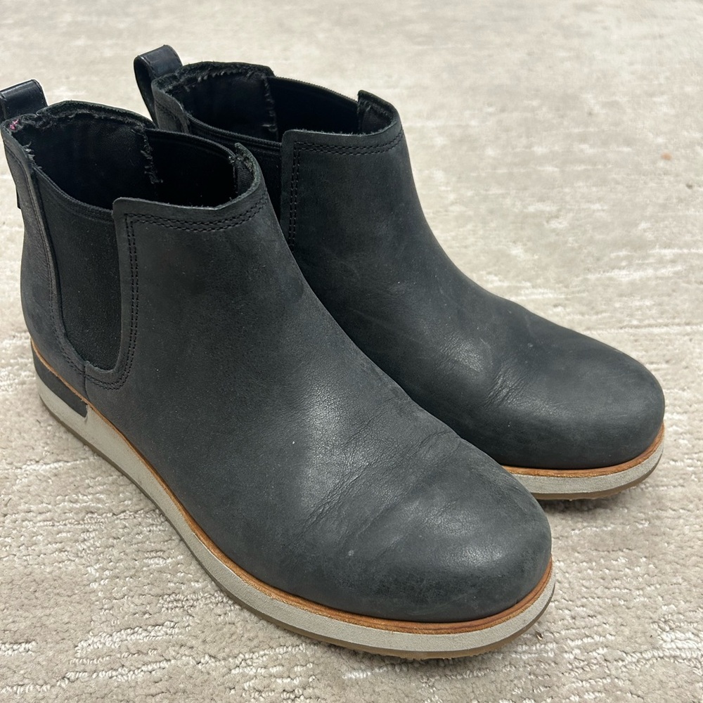 Merrell Roam Chelsea Boots size 8 Waterproof